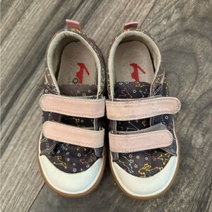 Kids Shoes with Star Pattern and Velcro Straps